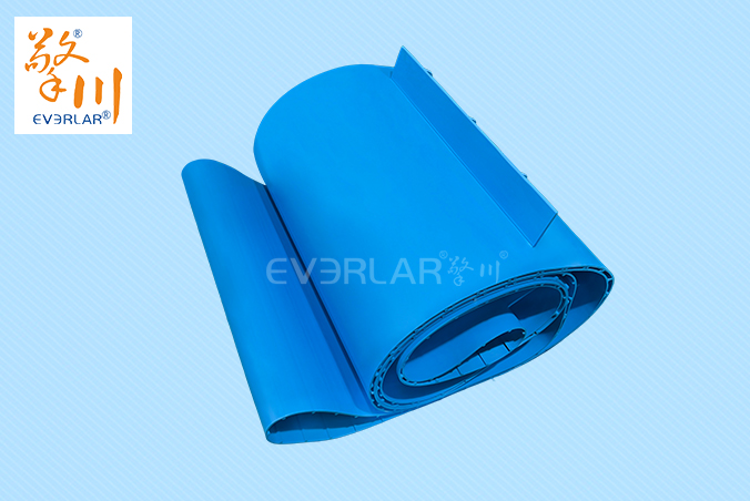 易清潔TPU加擋板輸送帶藍(lán)色食品級(jí)防溢抗污生產(chǎn)線設(shè)備傳送帶