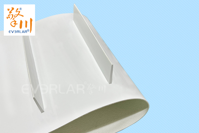 白色PU食品級輸送帶加擋板耐磨耐油食品包裝電子分揀線提升機皮帶定制