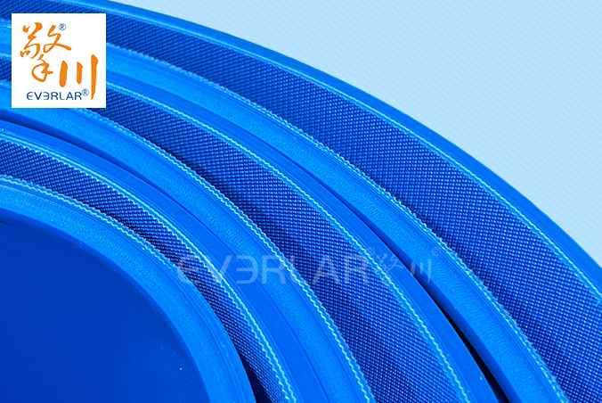 PU輸送帶加導(dǎo)條耐磨耐油食品級藍(lán)色啞光傳送帶食品包裝生產(chǎn)線皮帶