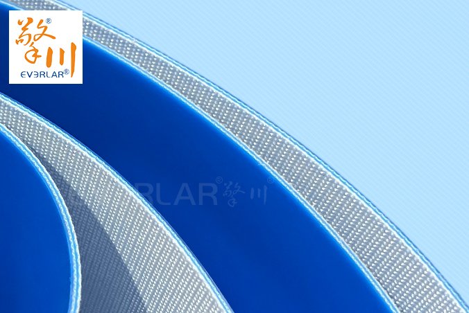 藍(lán)色PVC輸送帶加擋板導(dǎo)條耐磨防跑偏防掉落自動化生產(chǎn)線物料傳送工業(yè)皮帶