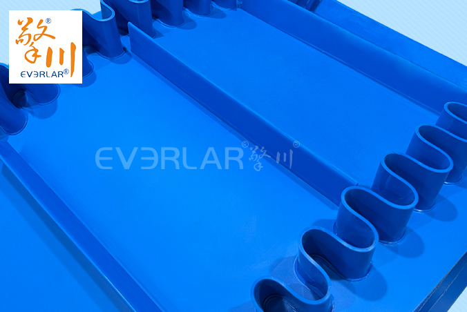 藍色啞光PU輸送帶加擋板裙邊導條食品級自動化生產(chǎn)線定制提升機工業(yè)皮帶